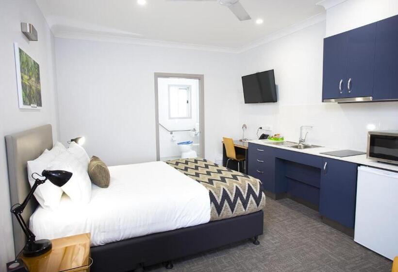 استودیوی استاندارد, Altitude Motel Apartments