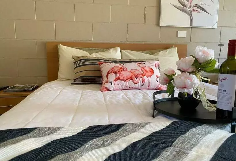 デラックススイート, Apollo Motel Parkes