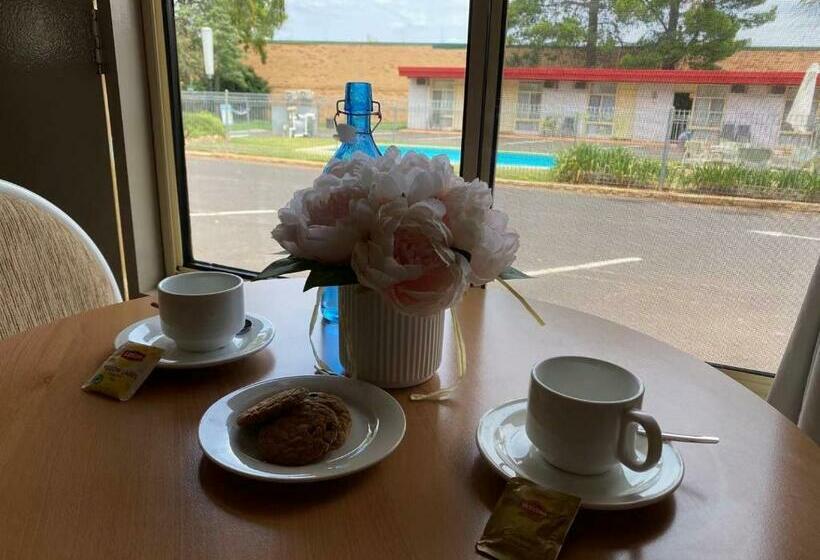 سوییت لوکس, Apollo Motel Parkes