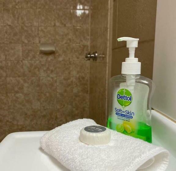 سوییت لوکس, Apollo Motel Parkes