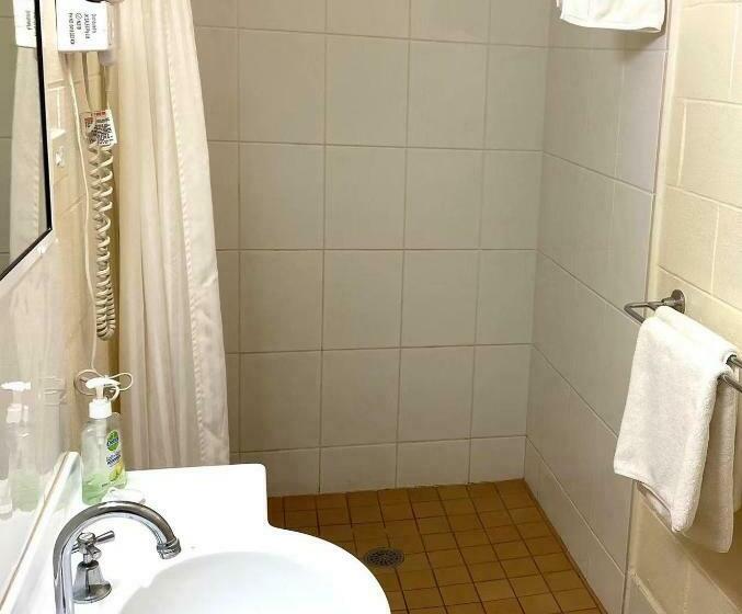 سوییت لوکس, Apollo Motel Parkes