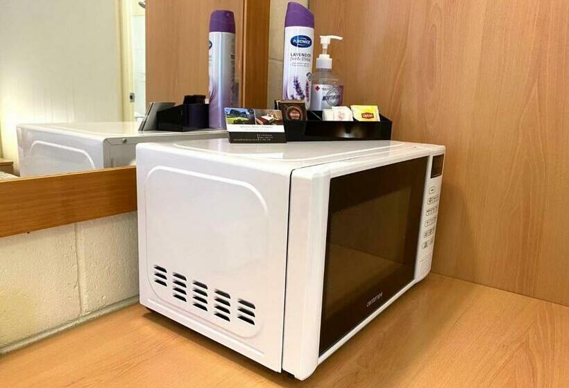 سوییت لوکس, Apollo Motel Parkes