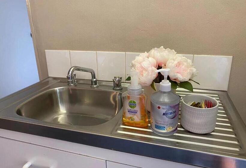 اتاق سوپریور خانوادگی, Apollo Motel Parkes