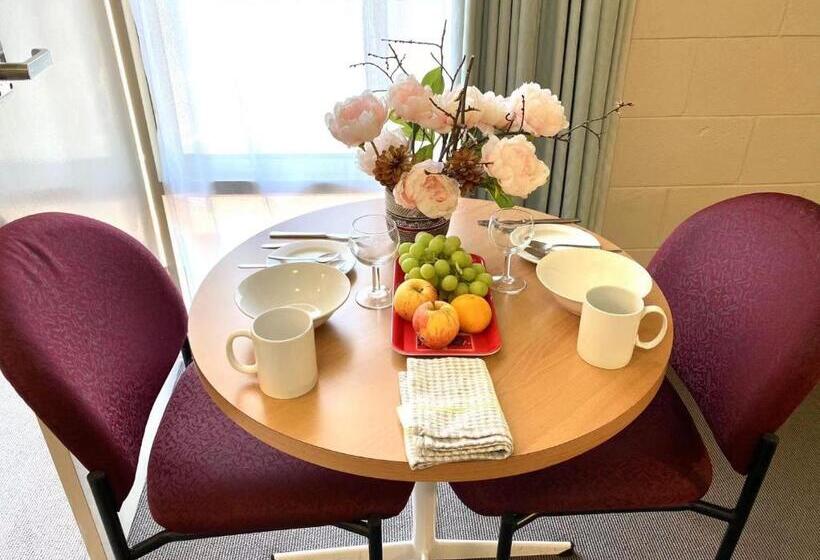 اتاق لوکس سه تخته, Apollo Motel Parkes