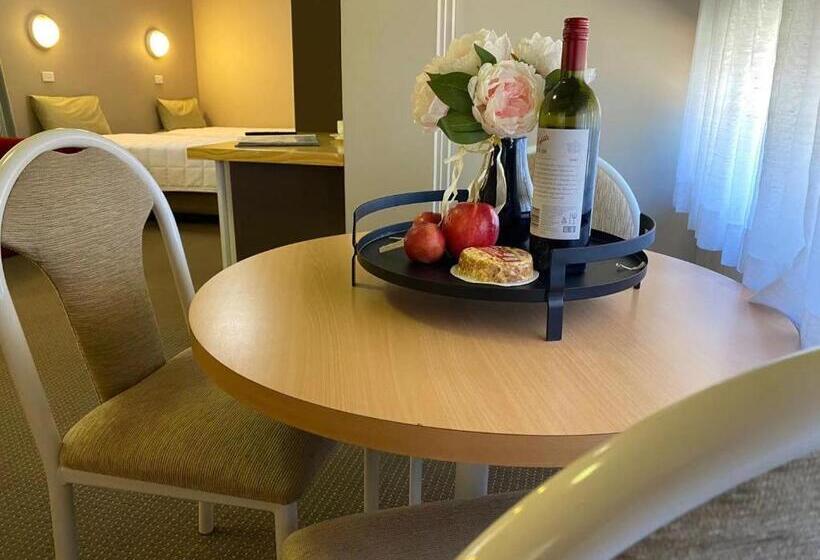 اتاق لوکس خانوادگی, Apollo Motel Parkes