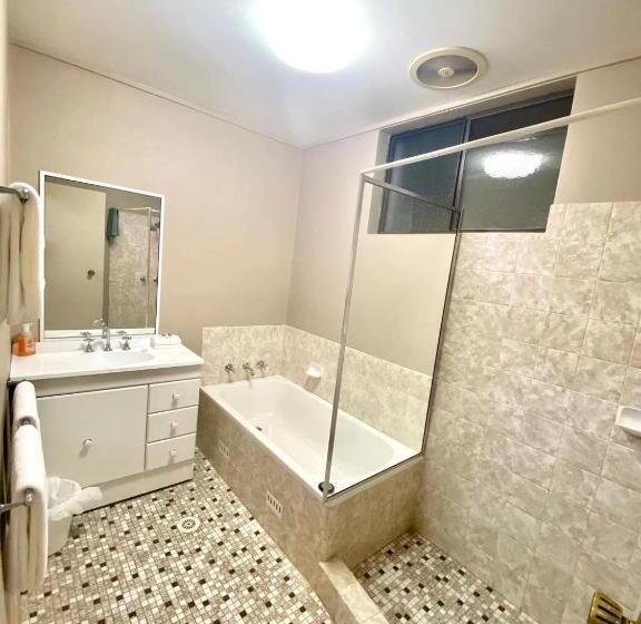 디럭스 패밀리 룸, Apollo Motel Parkes