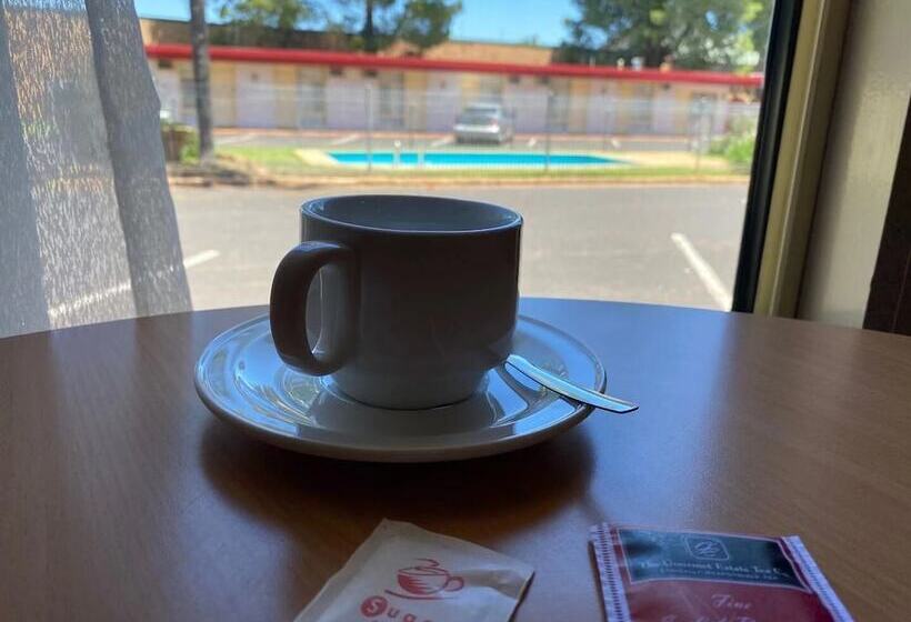 اتاق لوکس سه تخته, Apollo Motel Parkes