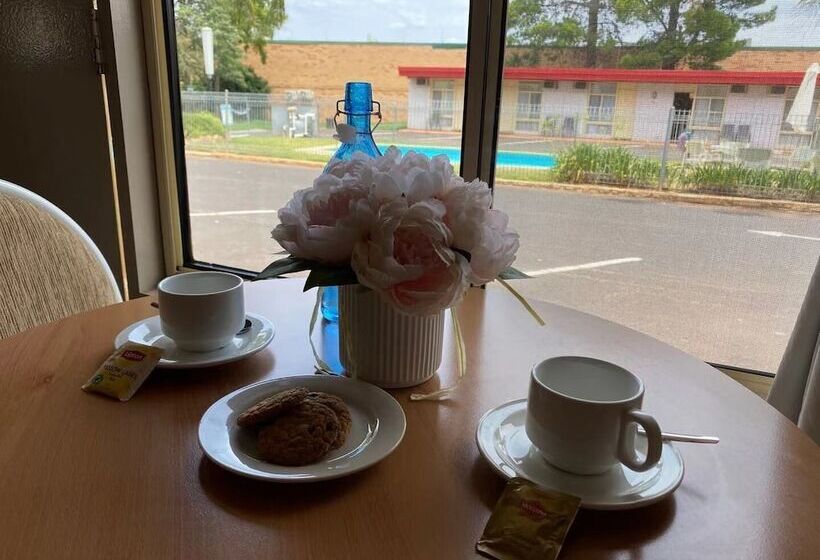 디럭스 트리플 룸, Apollo Motel Parkes