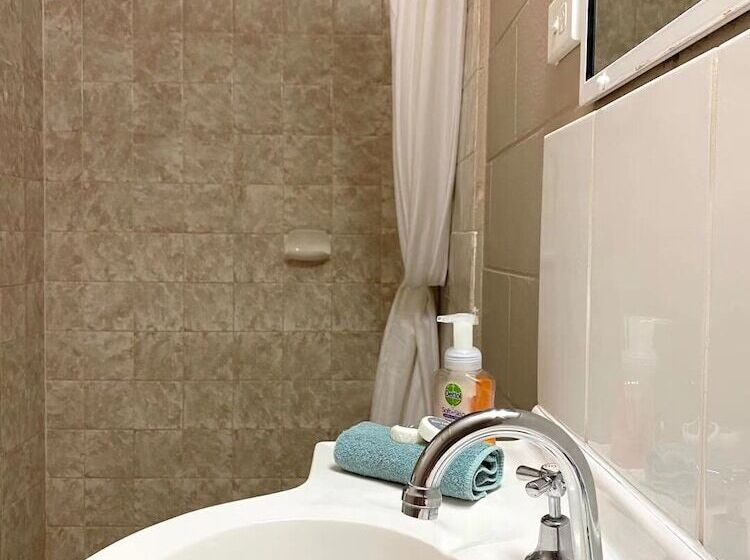 استودیوی لوکس, Apollo Motel Parkes