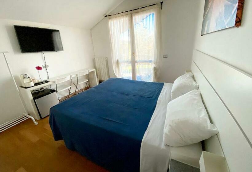 חדר דלוקס עם מרפסת, B&b Villa Milano By Rhospitality It