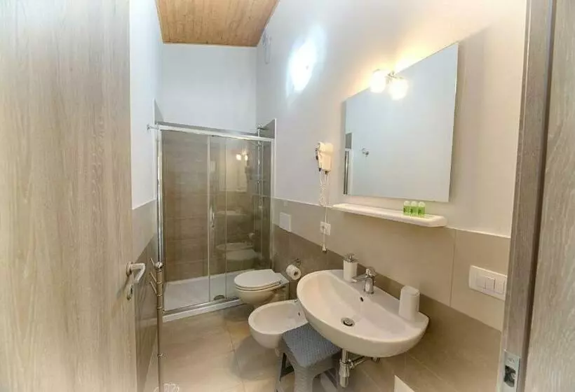 اتاق استاندارد سه نفره, Casa Lucia