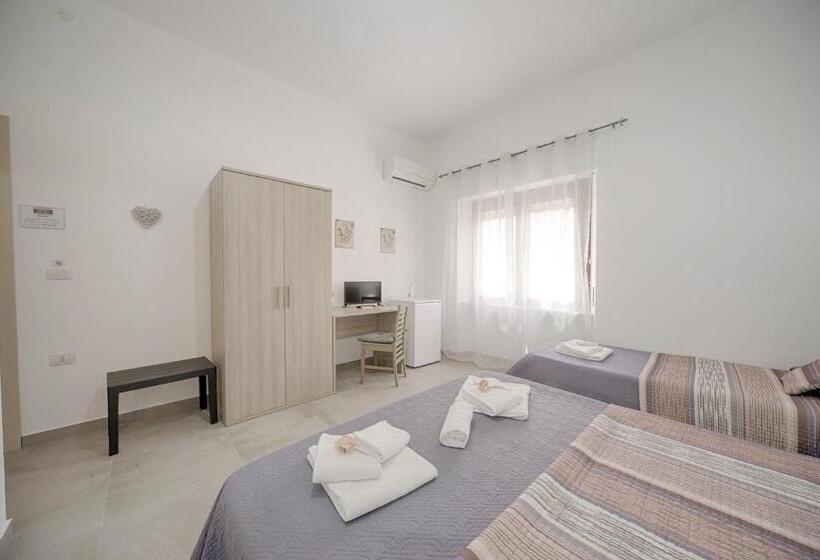 コンフォートトリプルルーム, Casa Lucia