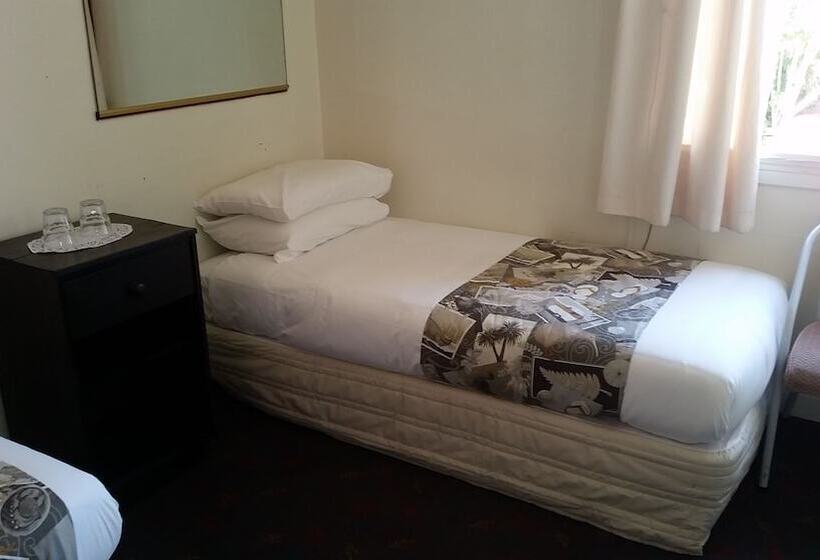 Номер Стандарт, Whakatane