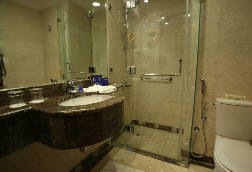 Номер Стандарт Трехместный, Al Aqeeq Al Rawda Hotel By Sedra International