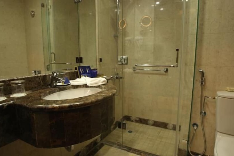 주니어 스위트, Al Aqeeq Al Rawda Hotel By Sedra International