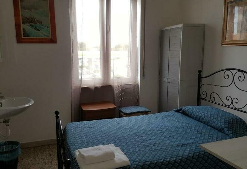 اتاق استاندارد یک تخته با سرویس بهداشتی مشترک, Albergo Pensione Ardenza Self Check In