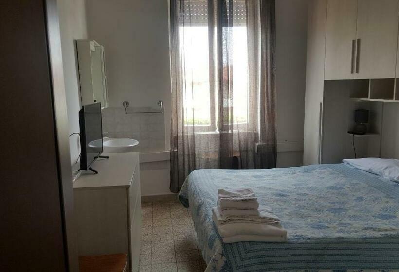 اتاق استاندارد با سرویس بهداشتی مشترک, Albergo Pensione Ardenza Self Check In