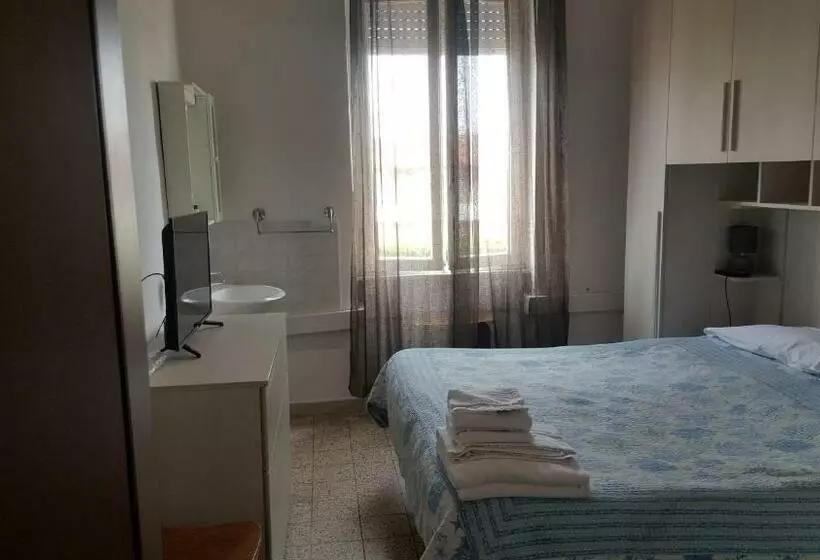 اتاق استاندارد با سرویس بهداشتی مشترک, Albergo Pensione Ardenza Self Check In