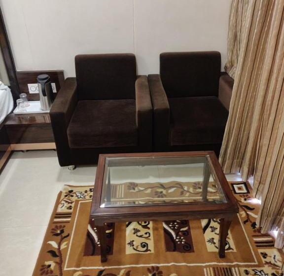 Executive Oda, Chandra Imperial