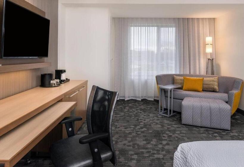 스탠다드 룸 킹사이즈 침대, Courtyard By Marriott Detroit Farmington