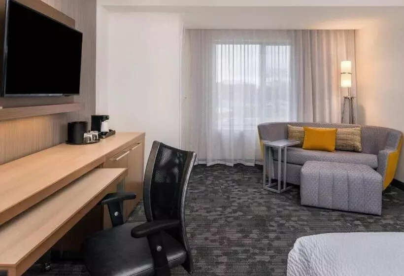 キングサイズベッドのスタンダードルーム, Courtyard By Marriott Detroit Farmington