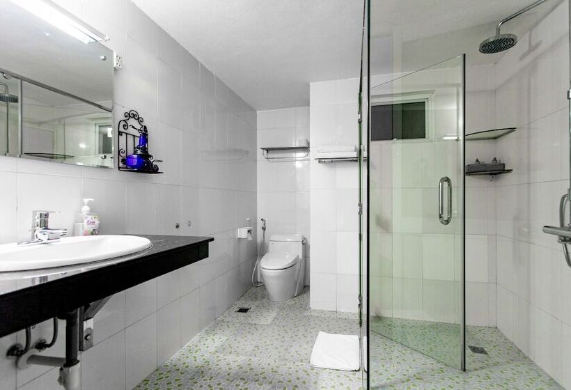 اتاق لوکس سه تخته, Ngoc Anh