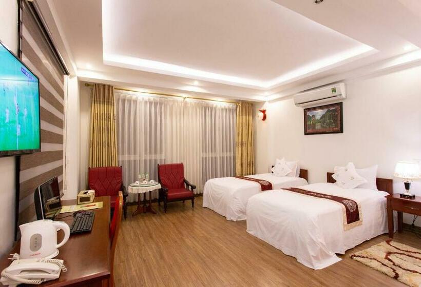 اتاق لوکس, Ngoc Anh