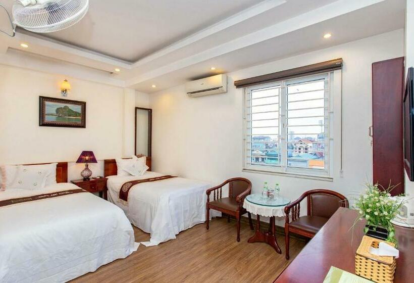 اتاق سوپریور, Ngoc Anh