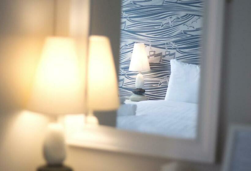 オーシャンビュースタンダードルームバルコニー付き, The White Lodge