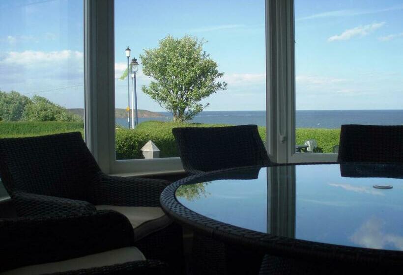 オーシャンビュースタンダードルームバルコニー付き, The White Lodge