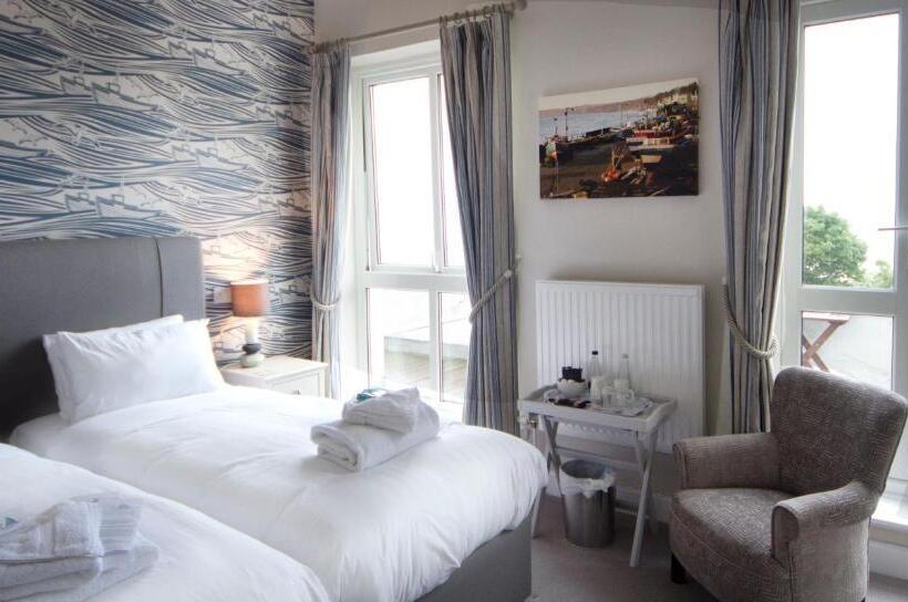 オーシャンビュースタンダードルームバルコニー付き, The White Lodge