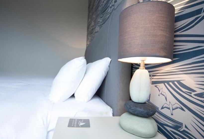 スタンダードルーム, The White Lodge