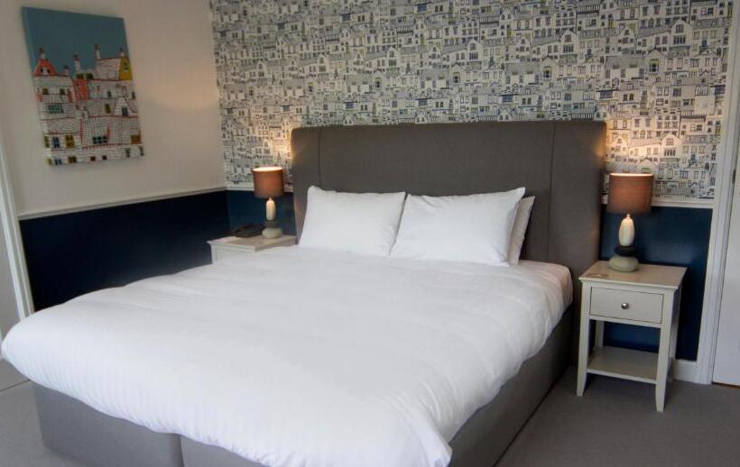 スタンダードルーム, The White Lodge