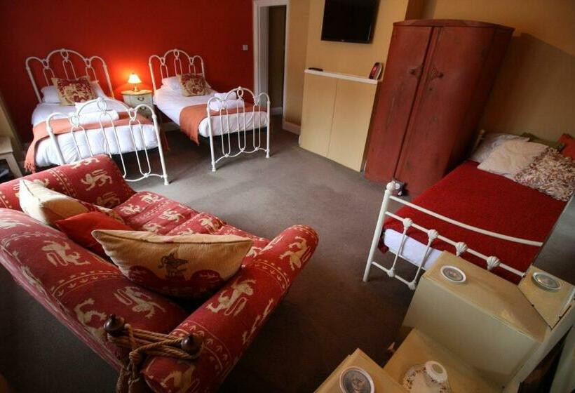 חדר קלאסי לשלושה, The Old Bear Inn