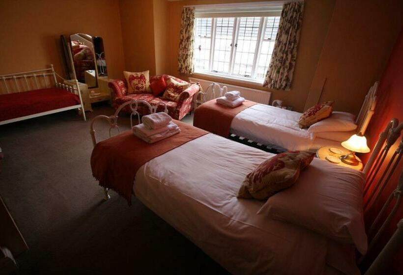 חדר קלאסי לשלושה, The Old Bear Inn