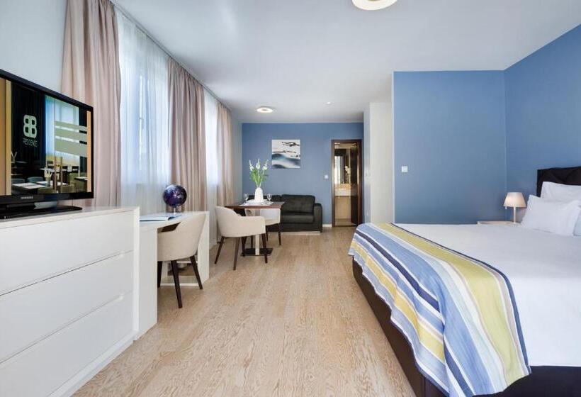 إستوديو قياسى, Bb Residence