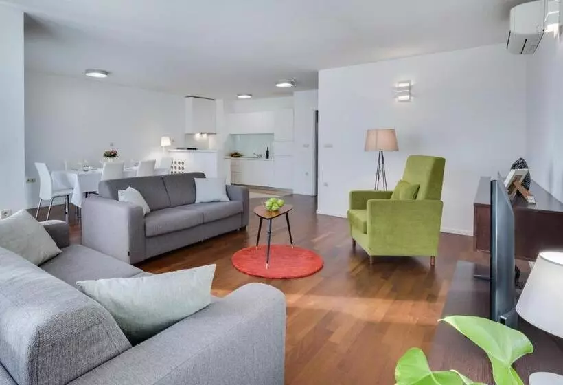 Apartament Deluxe 3 Dormitoris, Bb Residence