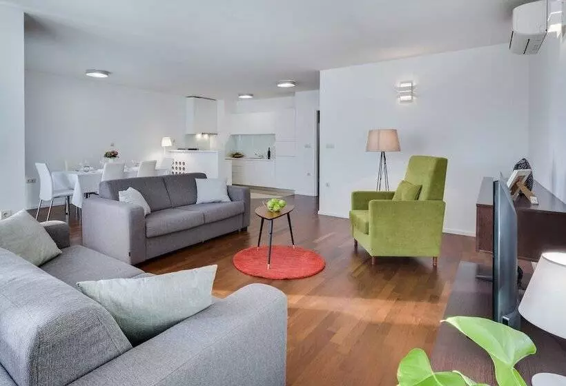 Suite Deluxe 3 Dormitoris, Bb Residence