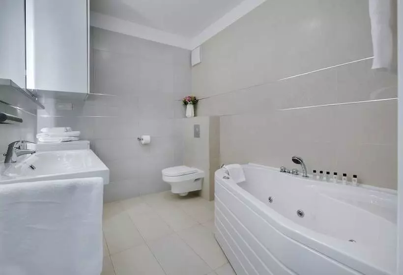 Suite Deluxe 3 Dormitoris, Bb Residence
