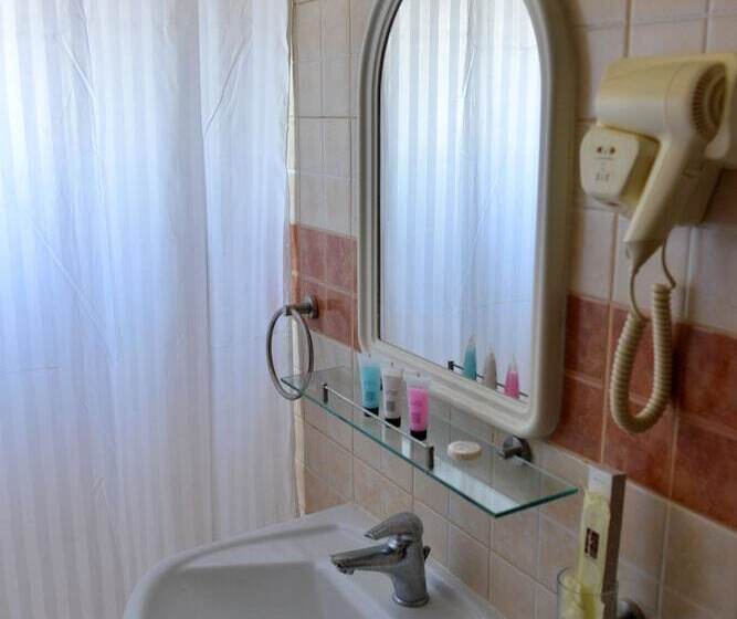 스탠다드 스튜디오, Four Seasons Hotel Apartments