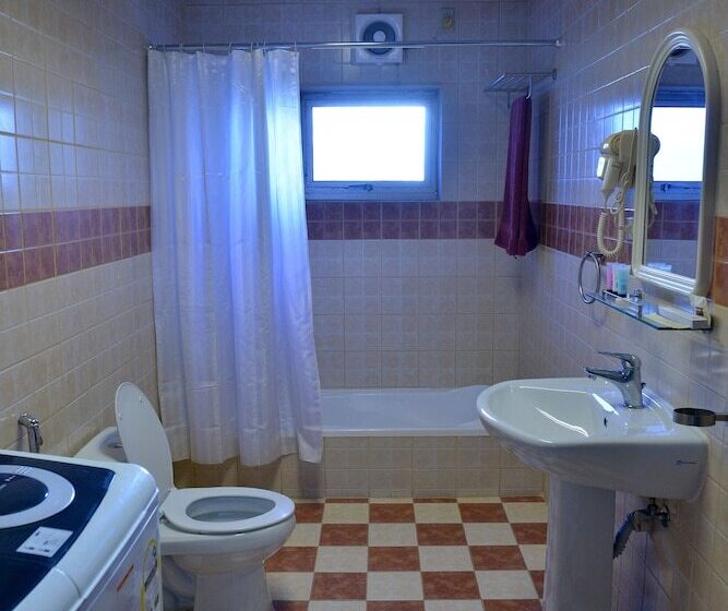 스탠다드 스튜디오, Four Seasons Hotel Apartments