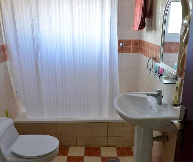 스탠다드 스튜디오, Four Seasons Hotel Apartments