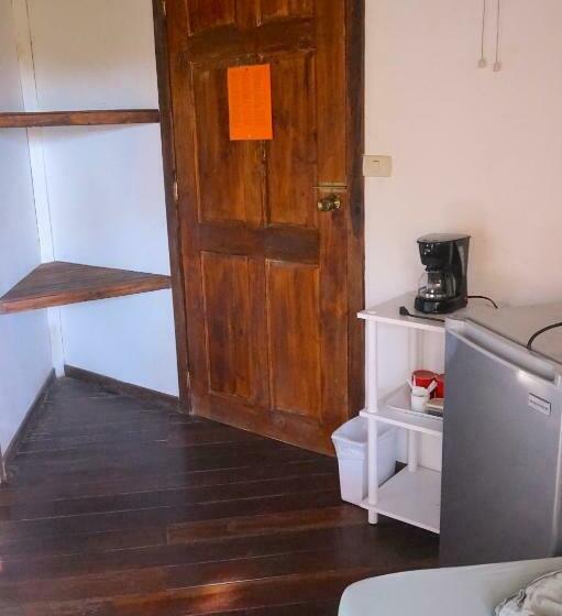 جناح جونيور, Aurora