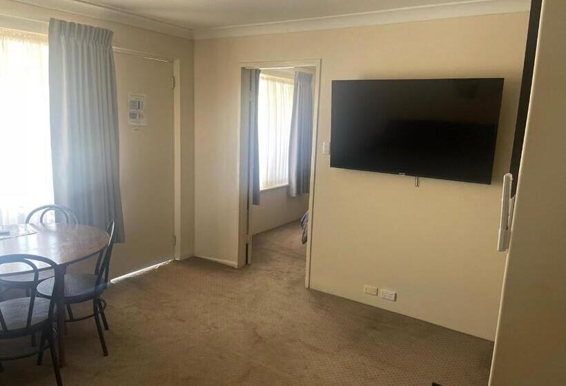 اتاق خانوادگی, Albion