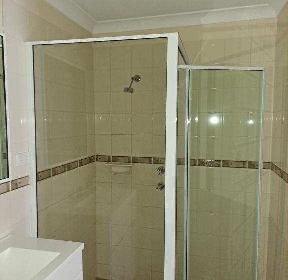 اتاق خانوادگی, Albion