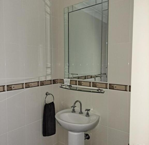 اتاق سوپریور, Albion