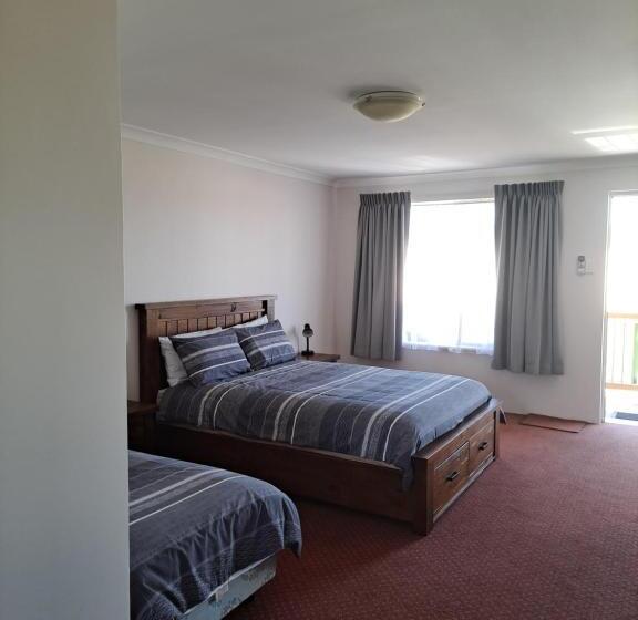 اتاق سوپریور, Albion