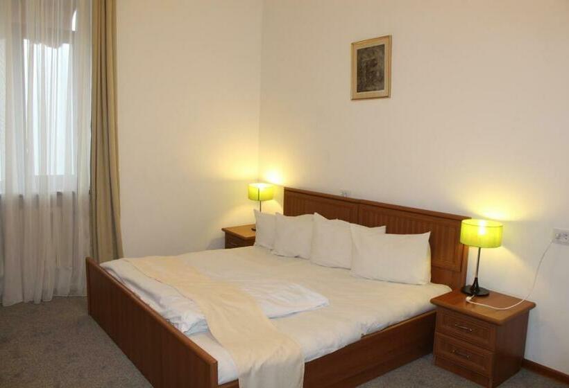 Номер Superior, Diligence Hotel & Restaurant