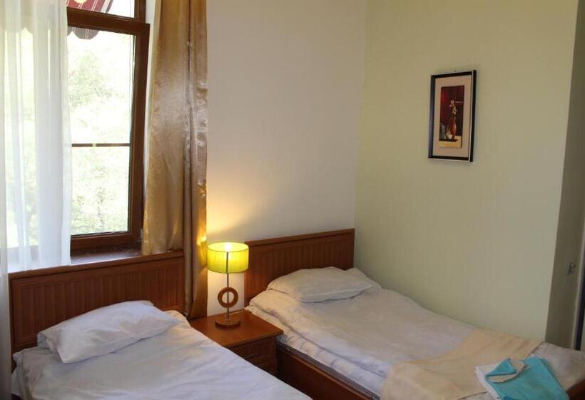 Четырехместный Номер Стандарт, Diligence Hotel & Restaurant