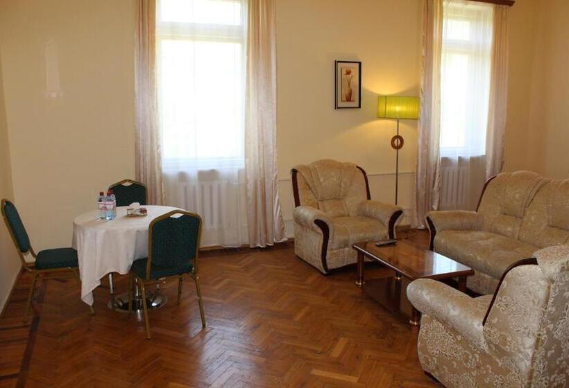 Четырехместный Номер Стандарт, Diligence Hotel & Restaurant